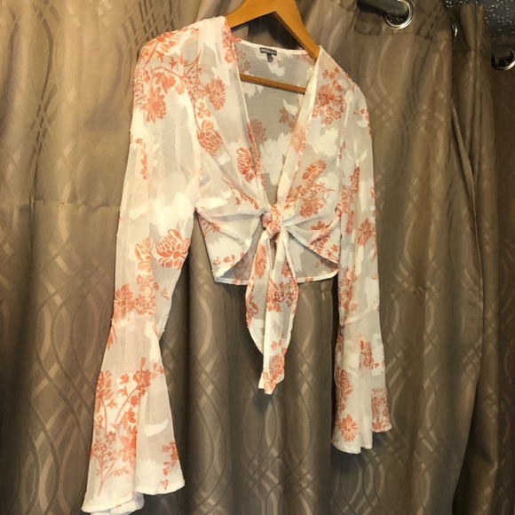 Cute Top! 🍁 - Picture 2 of 5